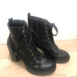 Heeled lace up boots